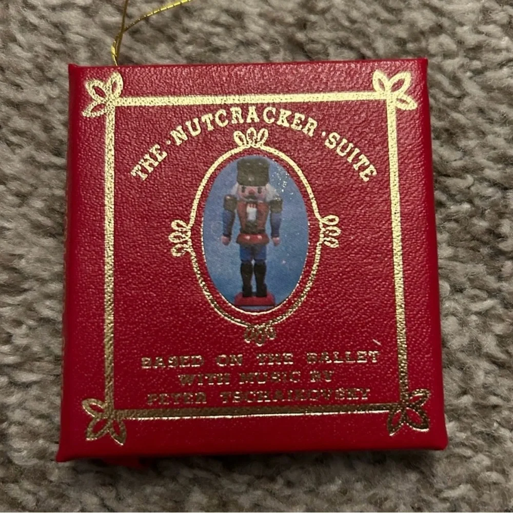 FOUR KURT ALDER RED MINI RED BOOKS. ORNAMENTS 1977
LIKE NEW - Picture 3 of 7